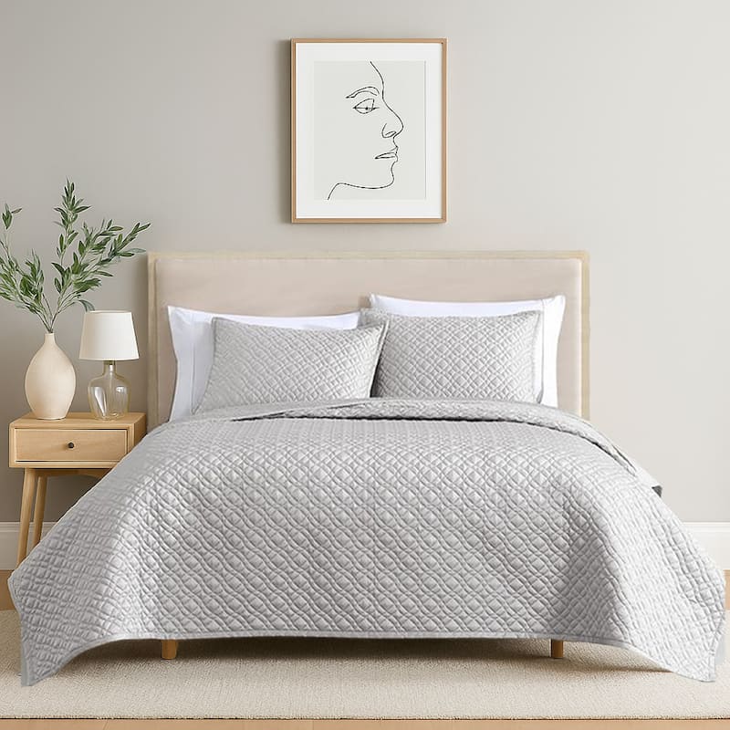 Keo 3pc Queen Coverlet Set, Reversible, Shams, Silver Silky Fabric