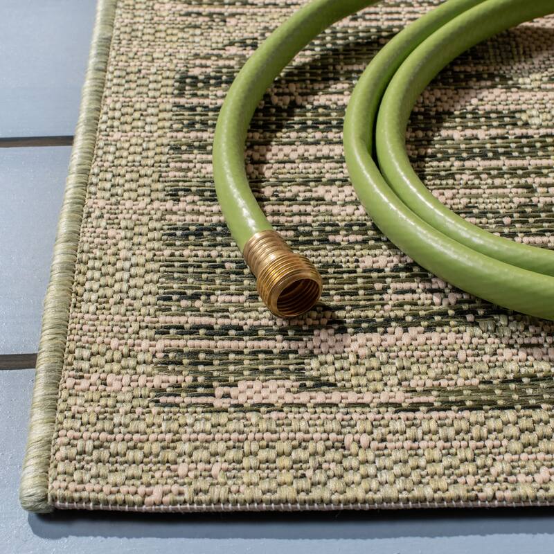 SAFAVIEH Courtyard Maelyss Indoor/ Outdoor Waterproof Patio Backyard Rug