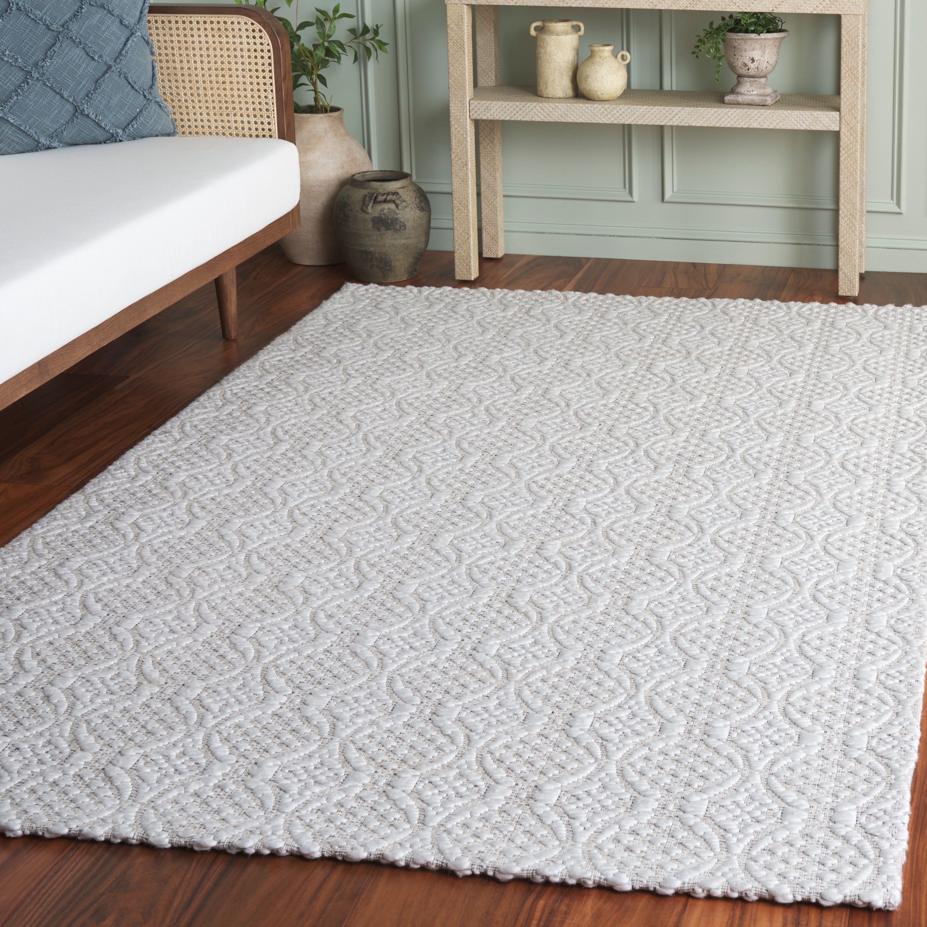 SAFAVIEH Handmade Marbella Iounona Rug