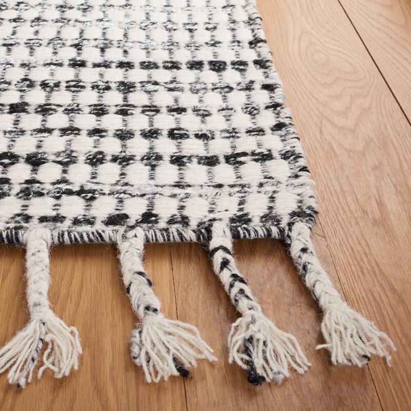 SAFAVIEH Handmade Casablanca Shag Ritsuko Wool Tassel Rug