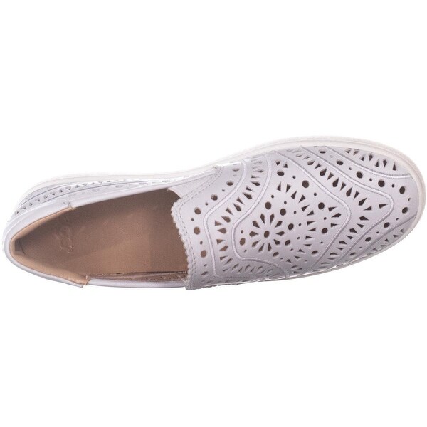 ugg cas white