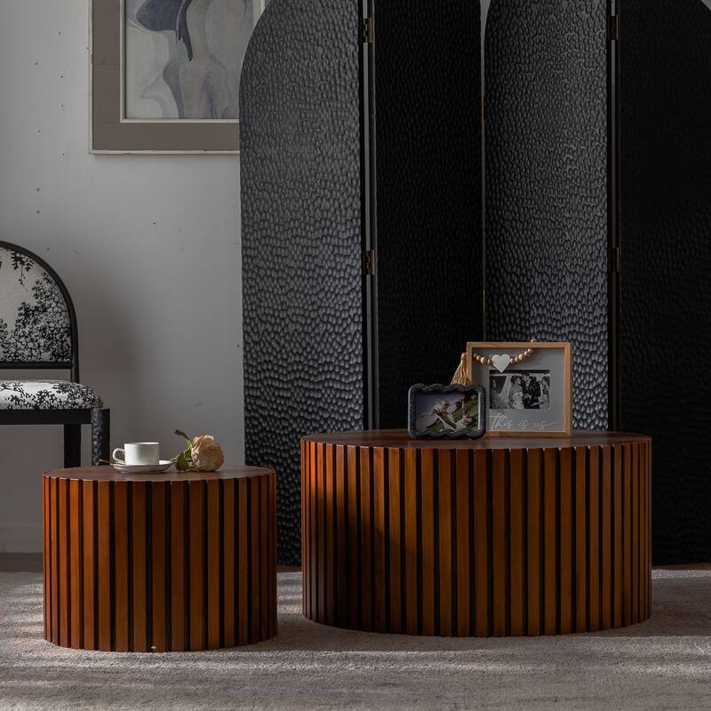 Modern Round Wooden Coffee Table Stylish Coffee Table with Handmade Relief and Foot Pads, for Living Room