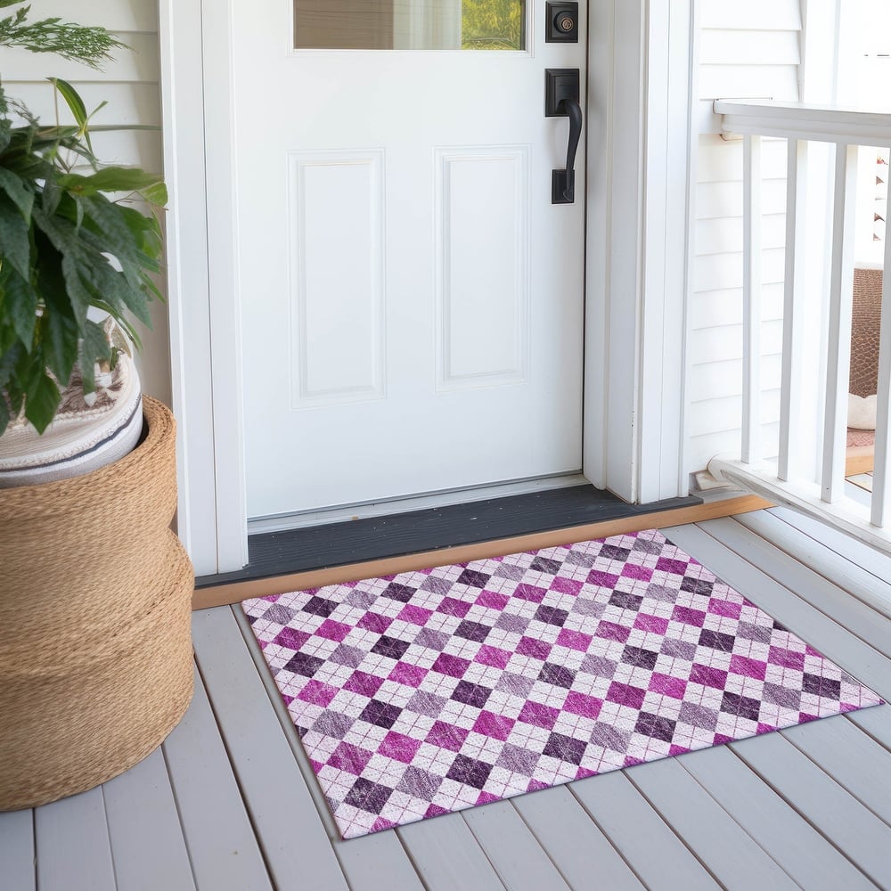Machine Washable Indoor/ Outdoor Modern Argyle Chantille Rug