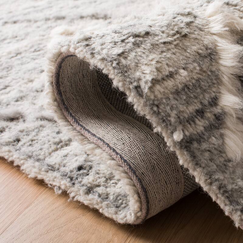 SAFAVIEH Handmade Casablanca Shag Sonoko Tribal Wool Rug