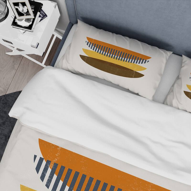 Designart 'Abstract Geometric Moon In Earth Tones' Modern Duvet Cover Set