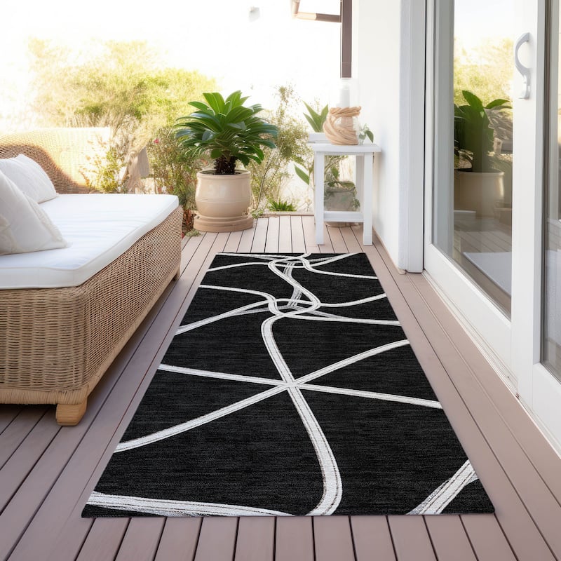 Machine Washable Indoor/ Outdoor Contemporary Links Chantille Rug - Black - 2'3" x 7'6"