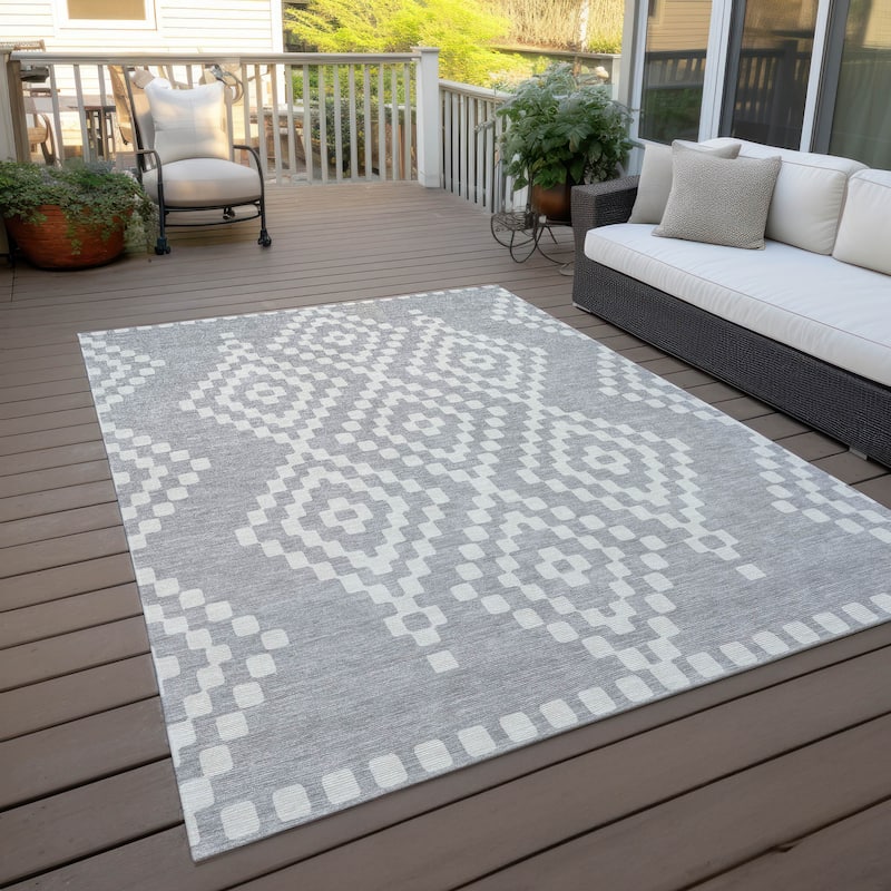 Machine Washable Indoor/ Outdoor Chantille Boho Moroccan Rug - Silver - 2'6" x 3'10"