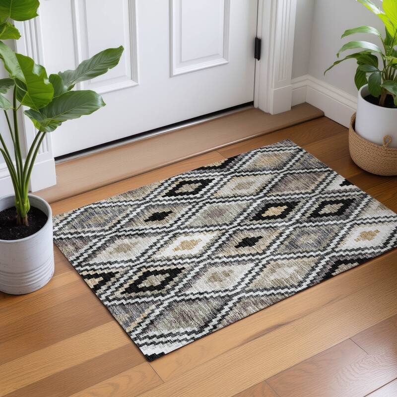 Machine Washable Indoor/ Outdoor Global Geo Chantille Rug