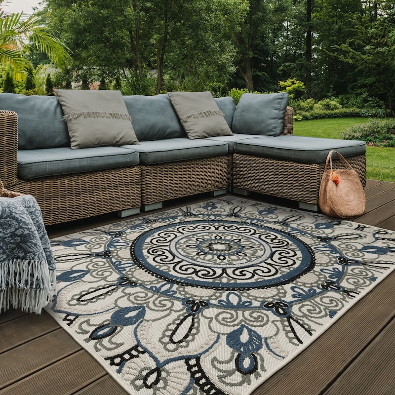 Vista Home Talcot Bohemian Medallion Gray/Blue Indoor-Outdoor Area Rug - 3'3" X 5'