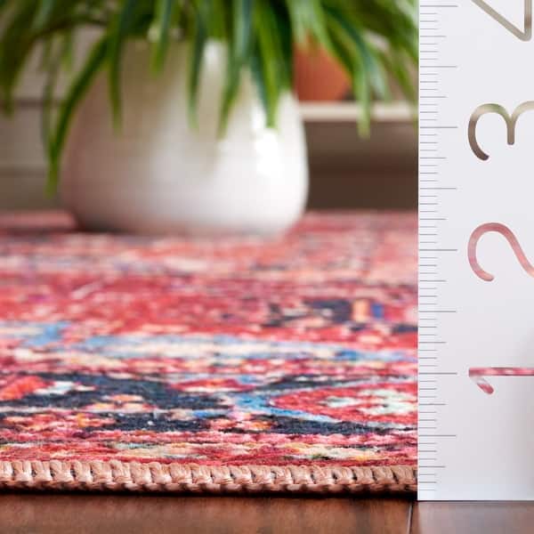 SAFAVIEH Serapi Machine Washable Slip Resistant Annekatrin Rug