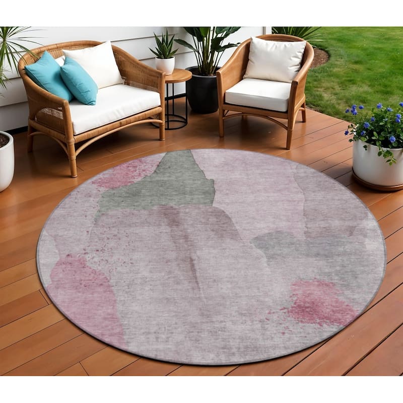 HomeRoots Abstract Transitional Rectangle Outdoor Rug - 8' Round