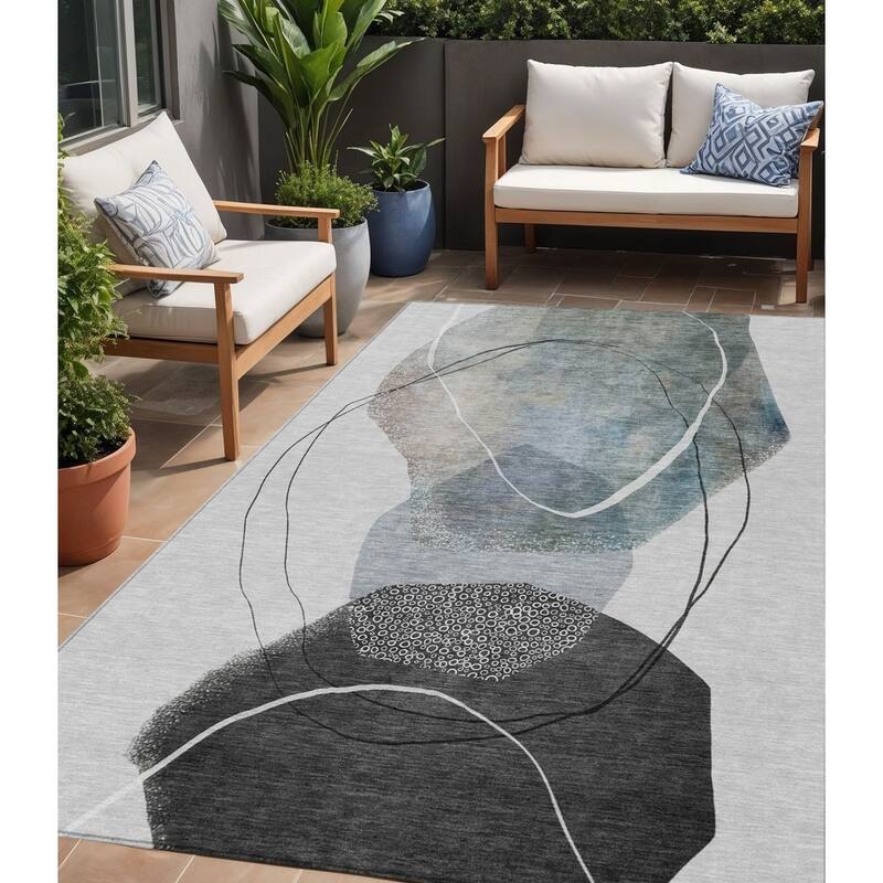 HomeRoots Abstract Transitional Rectangle Outdoor Rug - 5' X 8'