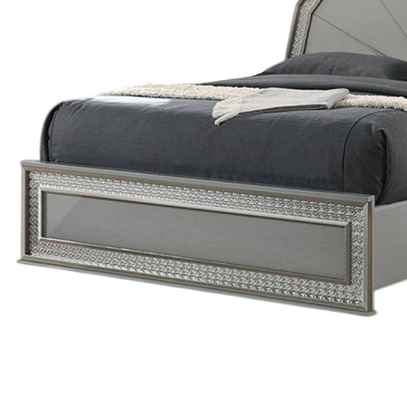 Cyl King Bed, Metallic Gray, Scale Molded Trim, Rubberwood, LED Lit