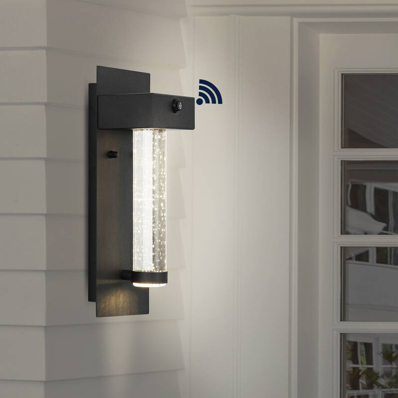 Juno 5.5" 1-Light Minimalist Iron/Seeded Glass with Dusk-to-Dawn Sensor Integrated LED Outdoor Sconce, Black by JONATHAN Y - 5.5