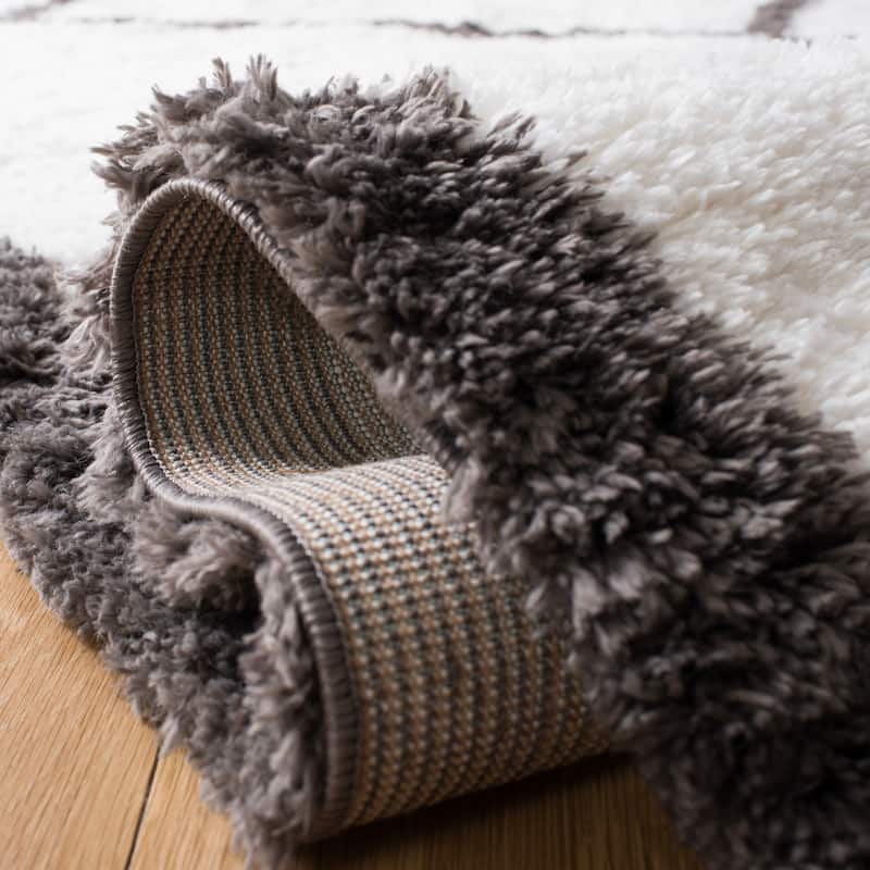 SAFAVIEH Carmella Liucija Shag Trellis Polyester Rug