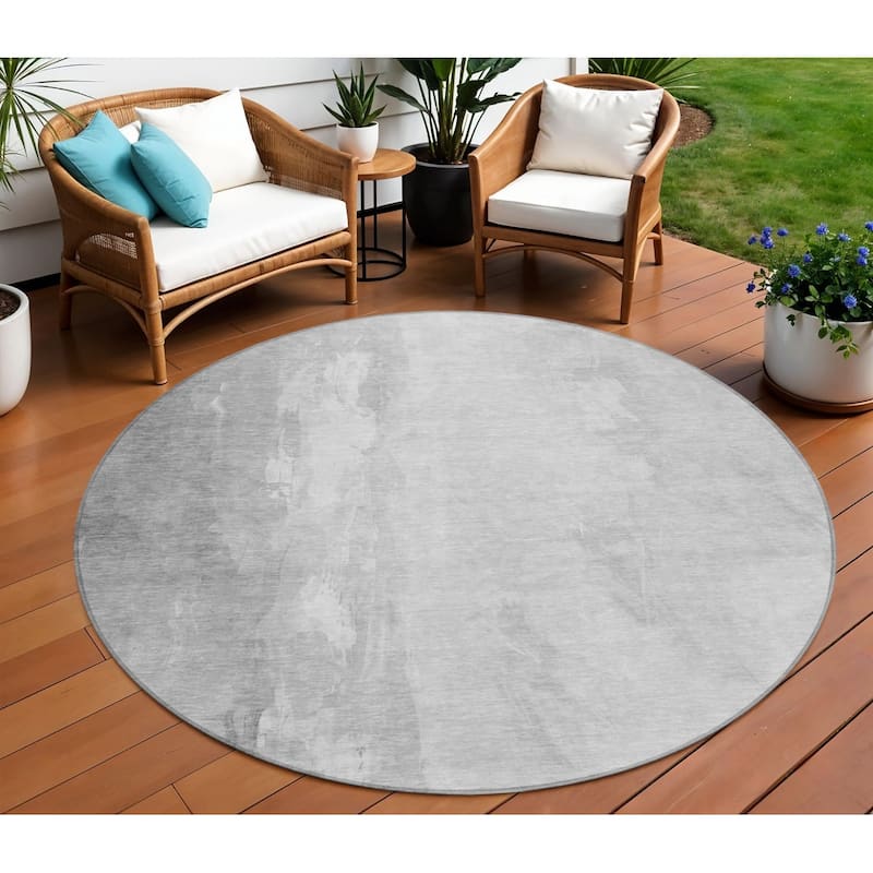 HomeRoots Abstract Transitional Rectangle Outdoor Rug - 8' Round