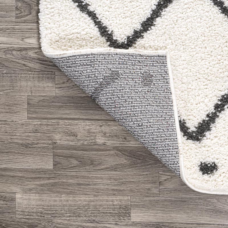 JONATHAN Y Pere Moroccan Style Diamond Shag Area Rug