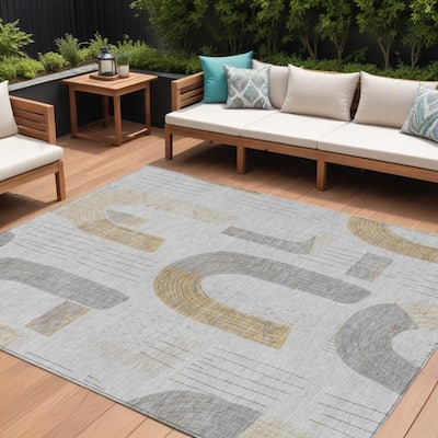 HomeRoots Geometric Transitional Rectangle Outdoor Rug