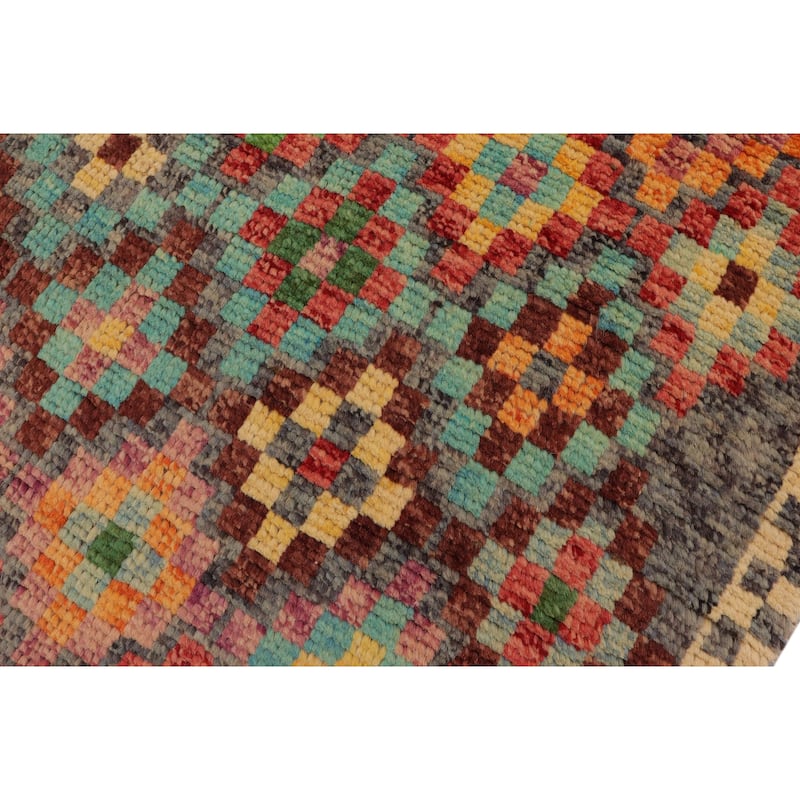 Shabby Chic Balochi Jenkins Gray/Red Hand Knotted Wool Rug - 4'10'' x 6'9''