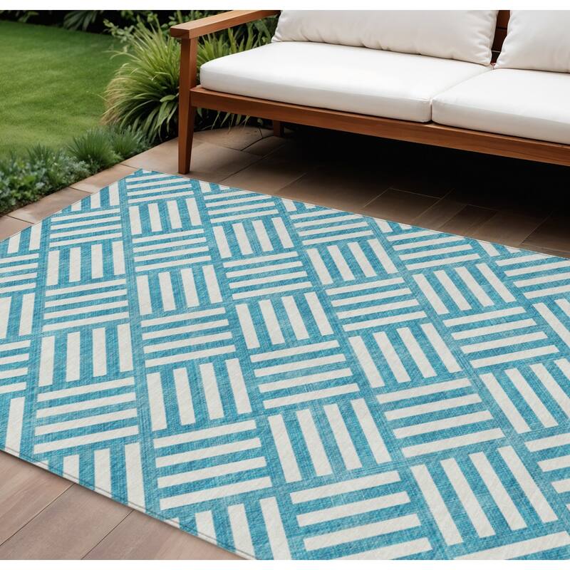 HomeRoots Geometric Transitional Rectangle Outdoor Rug - 8' X 10'