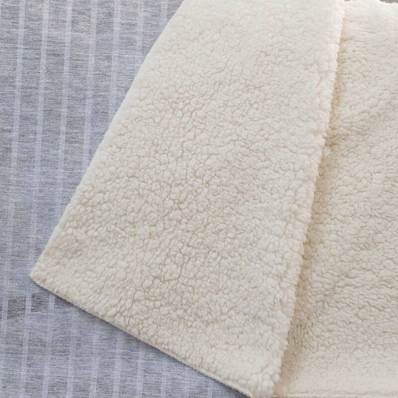 Premium Machine Washable Geo Sherpa Throw Blanket