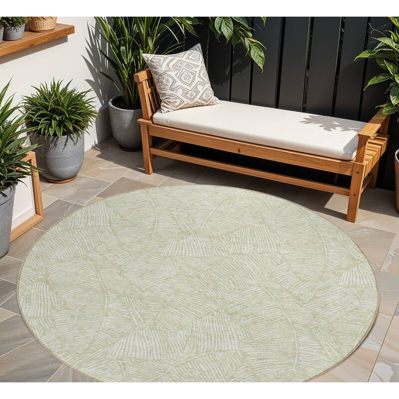 HomeRoots Floral Transitional Rectangle Outdoor Rug - 8' Round