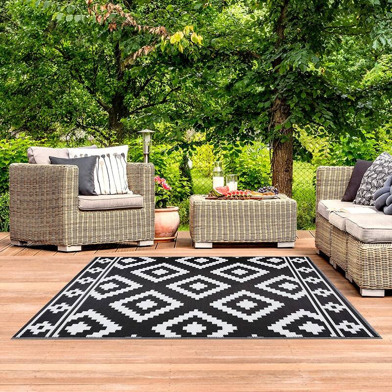 Milan Lightweight Reversible Recycled Plastic Outdoor Floor Mat/Rug - 4'x6' - Black&White