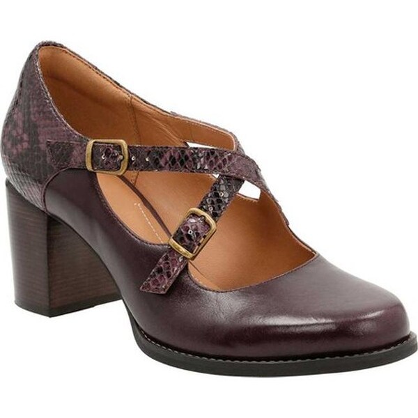 clarks adjustable strap shoes