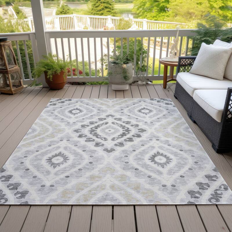 Machine Washable Indoor/ Outdoor Chantille Ttransitional Medallion Rug - Silver - 5' x 7'6"