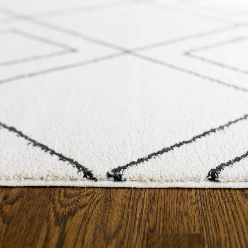 Carson Carrington Isgarde Diamond Area Rug