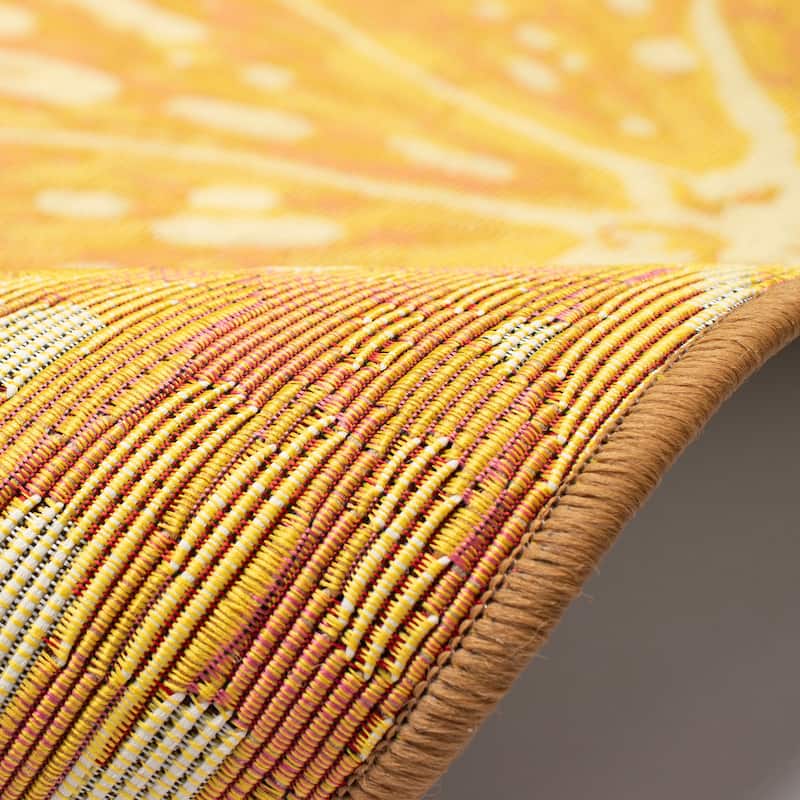 Liora Manne Esencia Lemon Indoor/Outdoor Mat Yellow 2'5" x 1'7" 1/2 SHAPED
