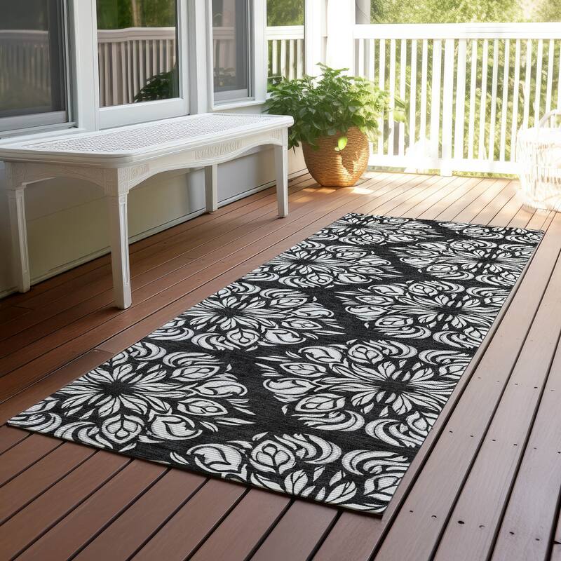 Machine Washable Indoor/ Outdoor Damask Pearl Chantille Rug - Black - 2'3" x 7'6"
