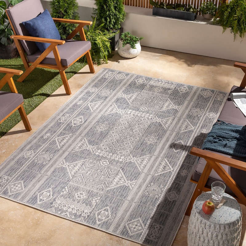 Livabliss Azucena Global Diamond Indoor/ Outdoor Area Rug - 5'3" x 7' - Blue