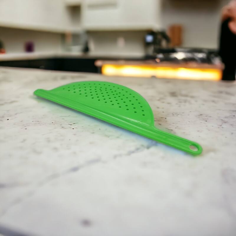 Handy Housewares Handheld Plastic Pot Drainer, Noodle & Pasta Strainer with Handle - Fits up to 9" Pots