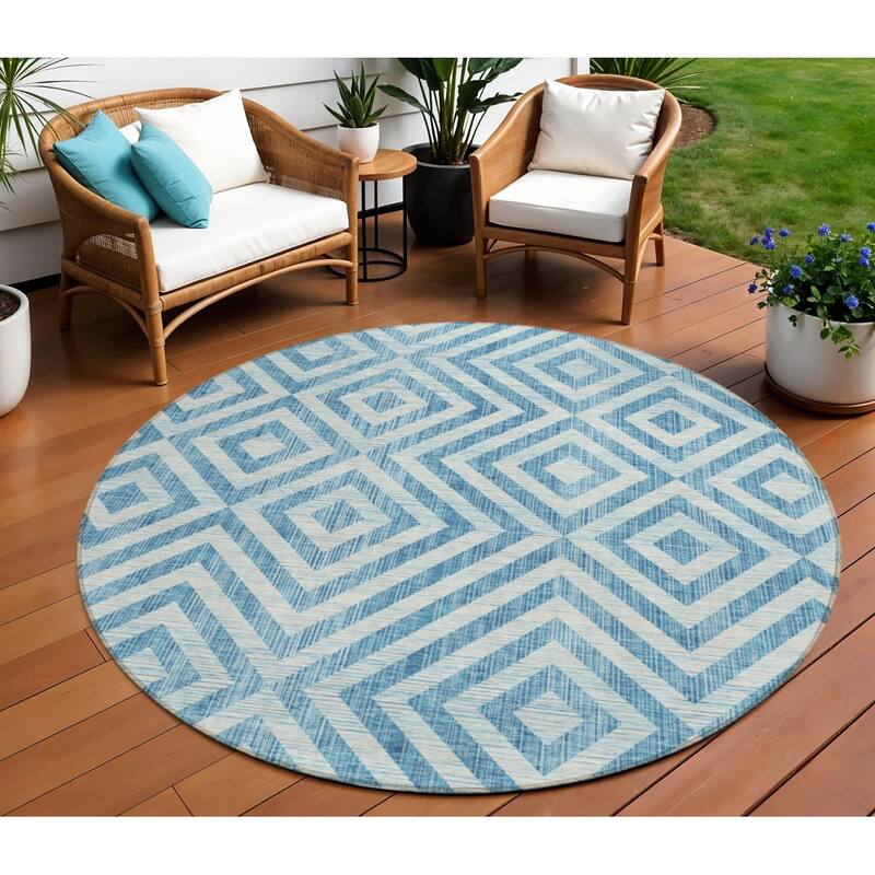 HomeRoots Geometric Transitional Rectangle Outdoor Rug - 8' Round