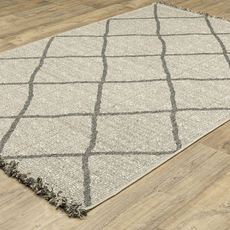 Style Haven Grayton Diamond Lattice Beige/ Black Indoor-Outdoor Fringe Edge Rug