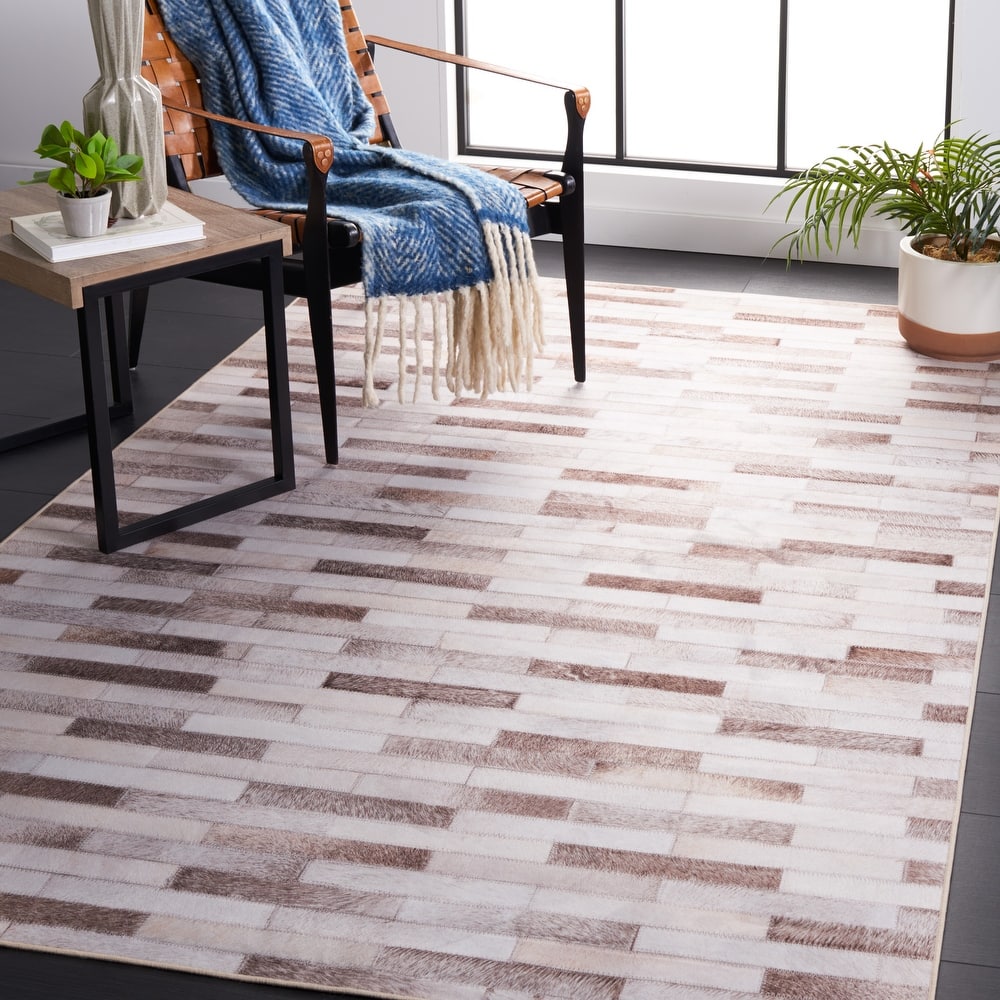 SAFAVIEH Faux Hide Machine Washable Slip Resistant Nieve Modern