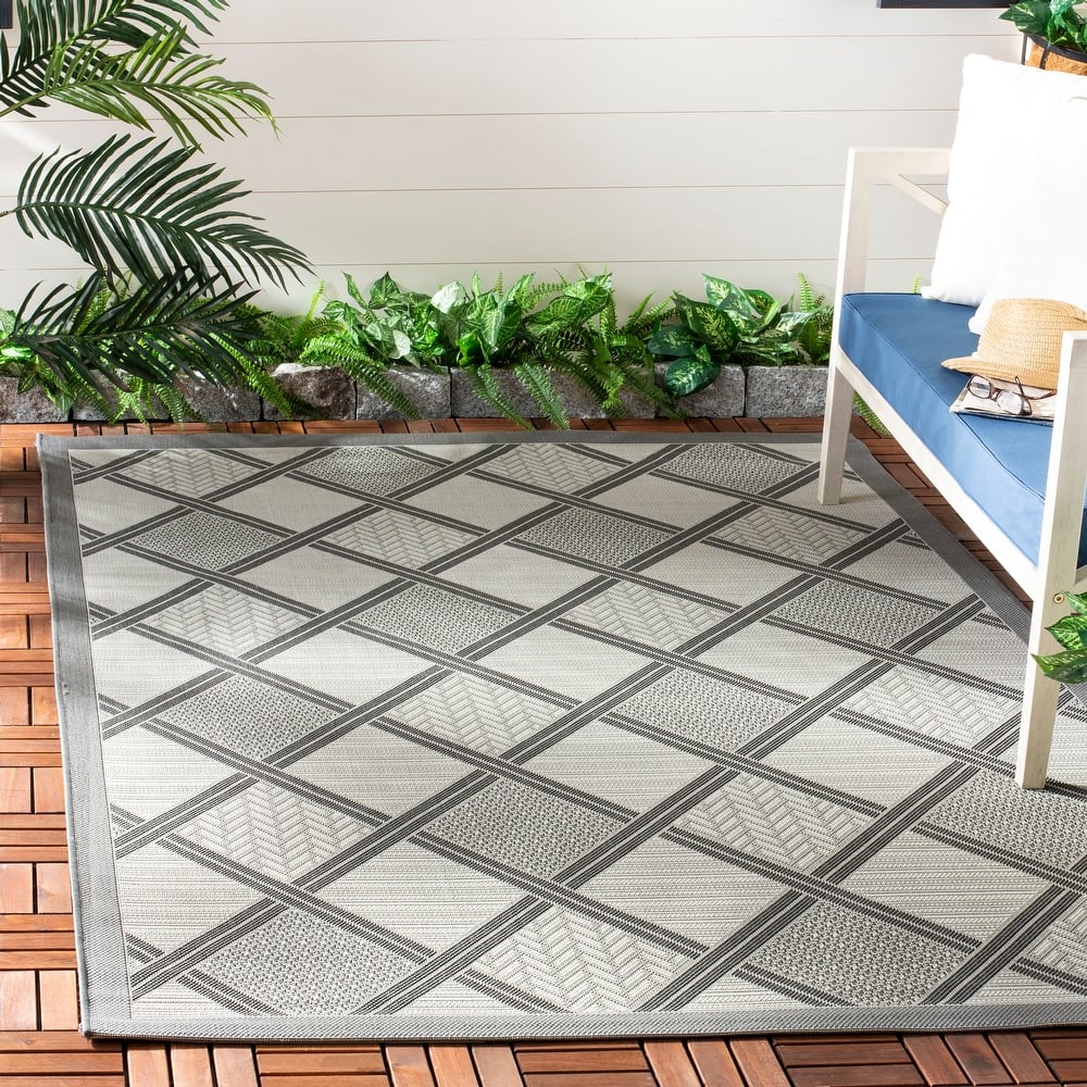 SAFAVIEH Courtyard Stiliana Indoor/ Outdoor Waterproof Patio Backyard Rug