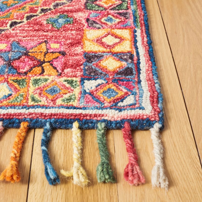 SAFAVIEH Handmade Aspen Leontina Boho Wool Tassel Rug