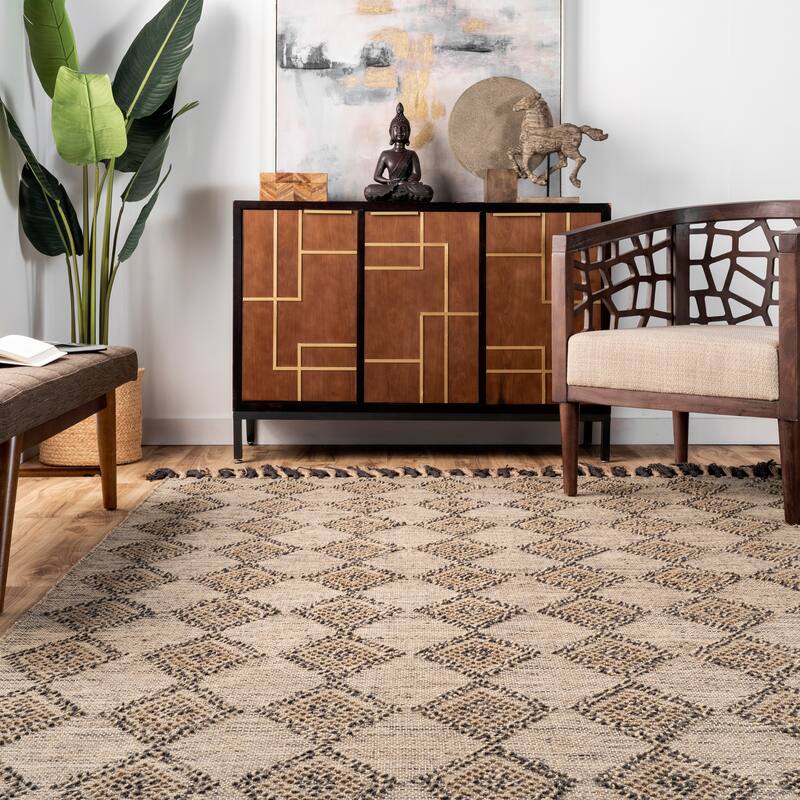 Nuloom Britta Textured Diamond Tassel Area Rug