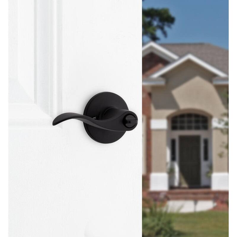 Kwikset Layton Single Cylinder Keyed Entry Door Lever Set with Round