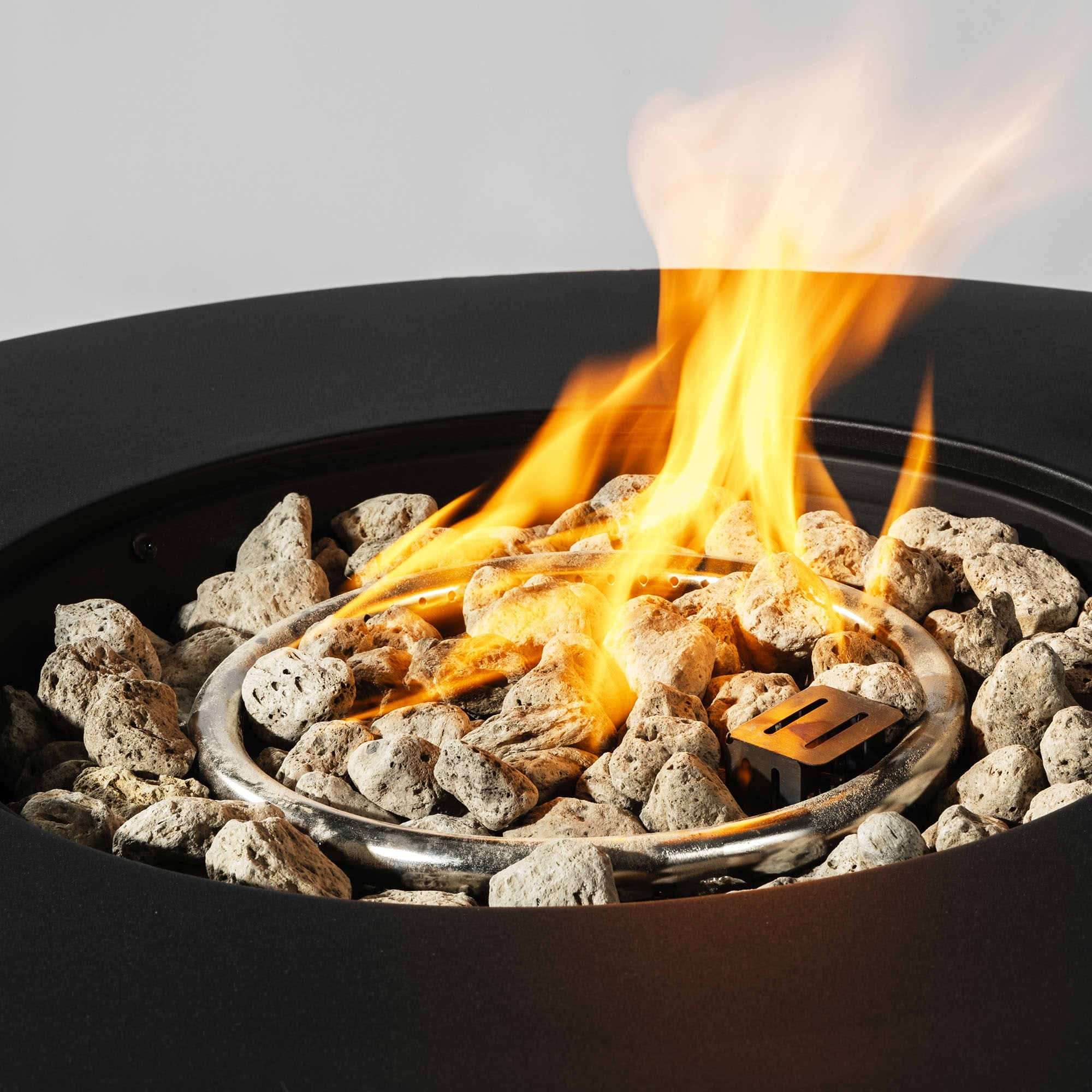 GDFStudio - Phoenix Round Steel Fire Pit Table with Steel Lid and