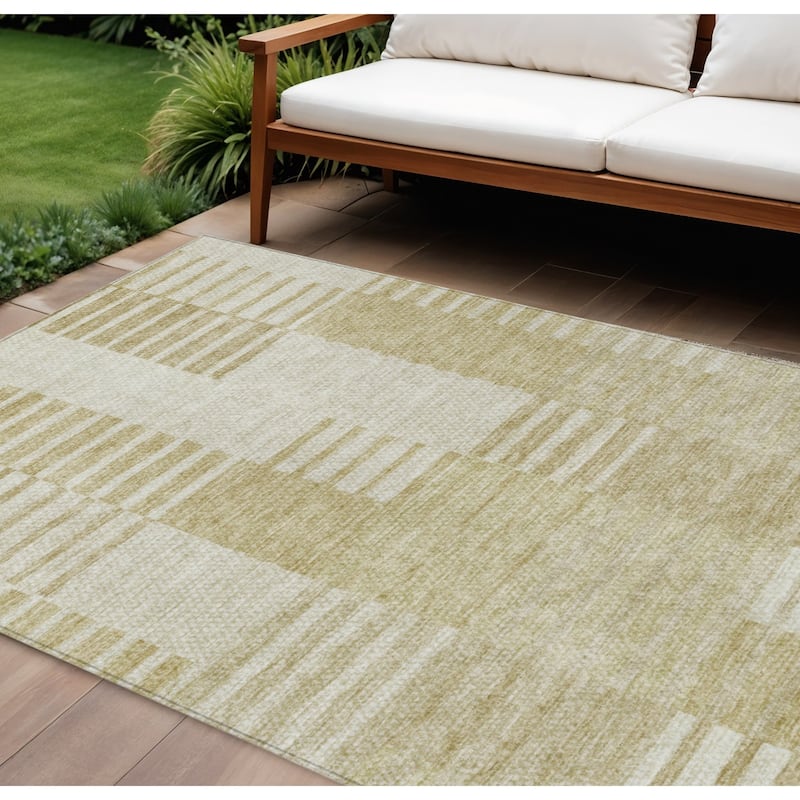 HomeRoots Striped Transitional Rectangle Outdoor Rug - 8' X 10'