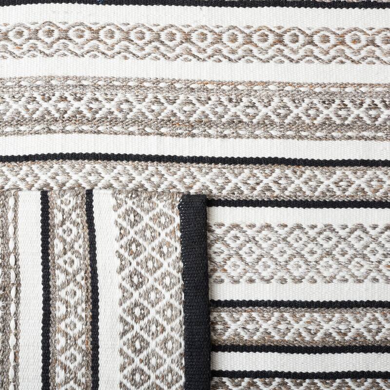 SAFAVIEH Striped Kilim Kattie Boho Fringe Rug