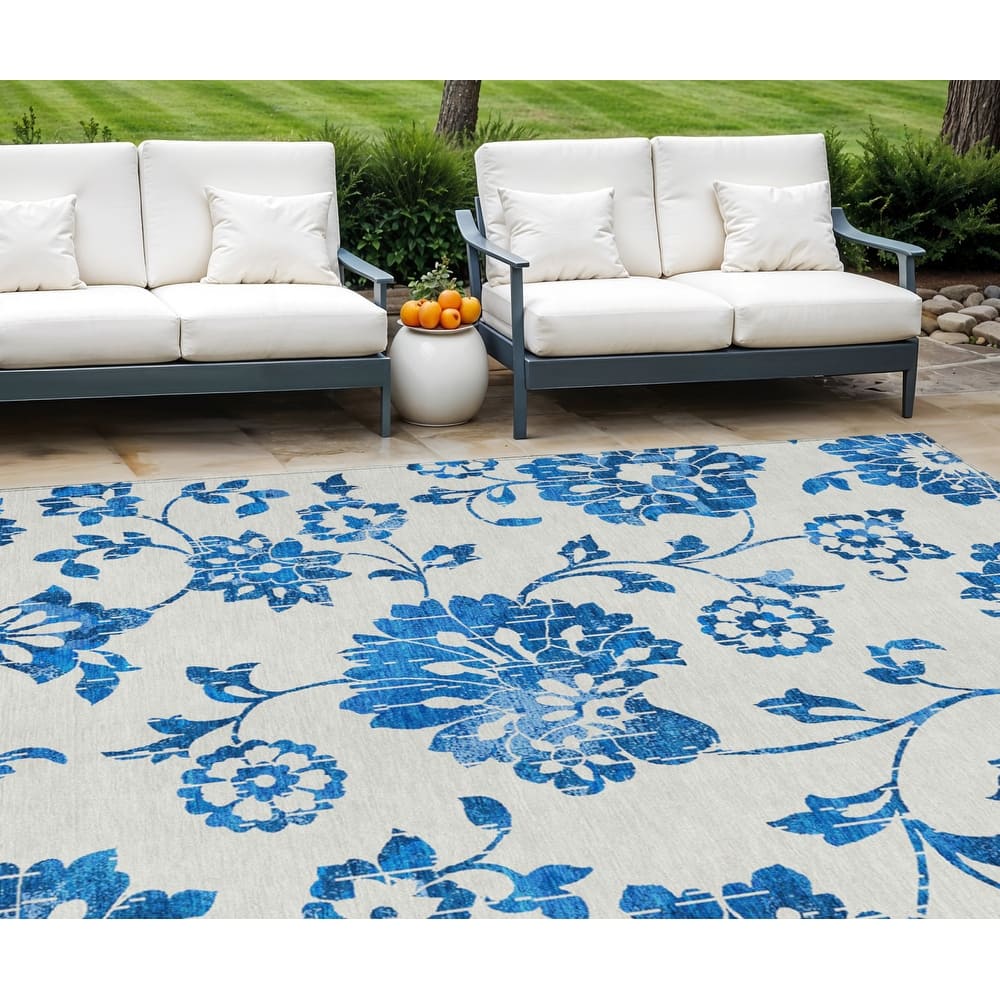 HomeRoots Floral Transitional Rectangle Outdoor Rug