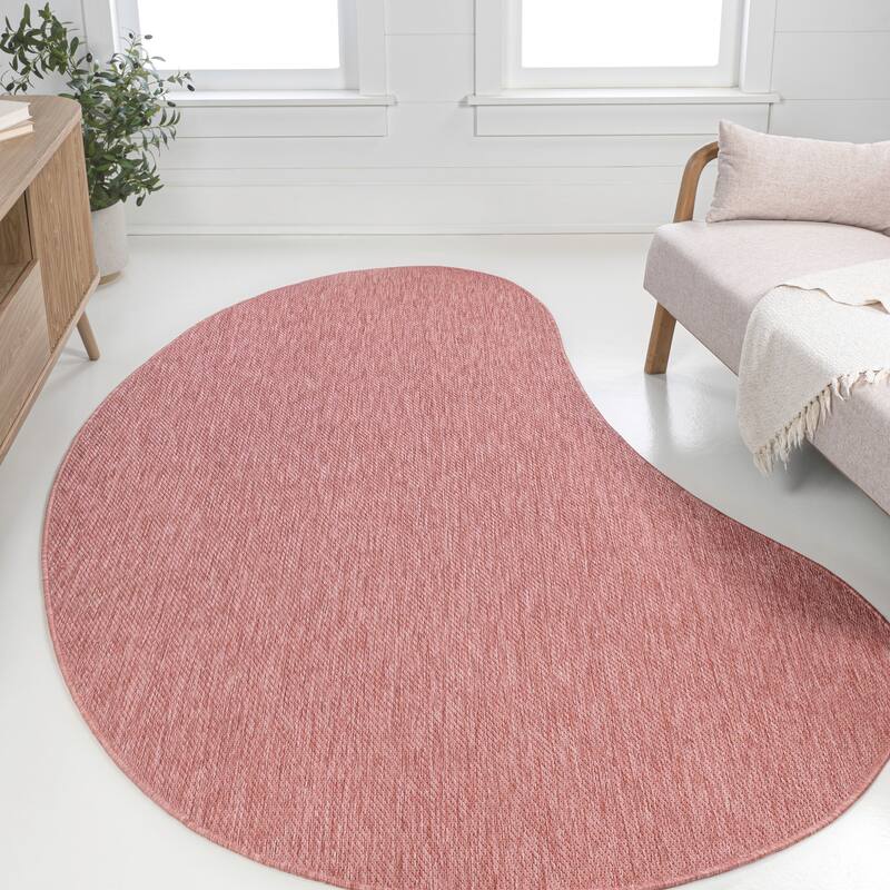 JONATHAN Y Evan Modern Rustic Organic Curve Indoor/Outdoor Shaped Area Rug - 8' x 10' - Light Rose