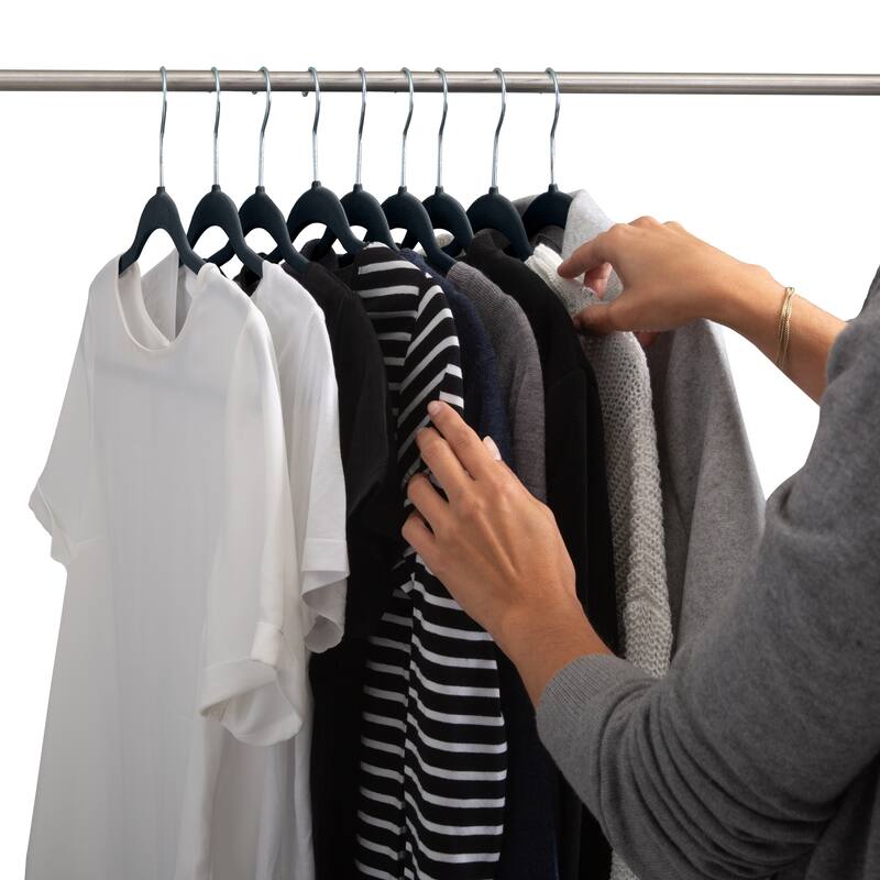 10 Super Slim Velvet Huggable Hangers in Black - 1.97" x 17.72" x 9.25"