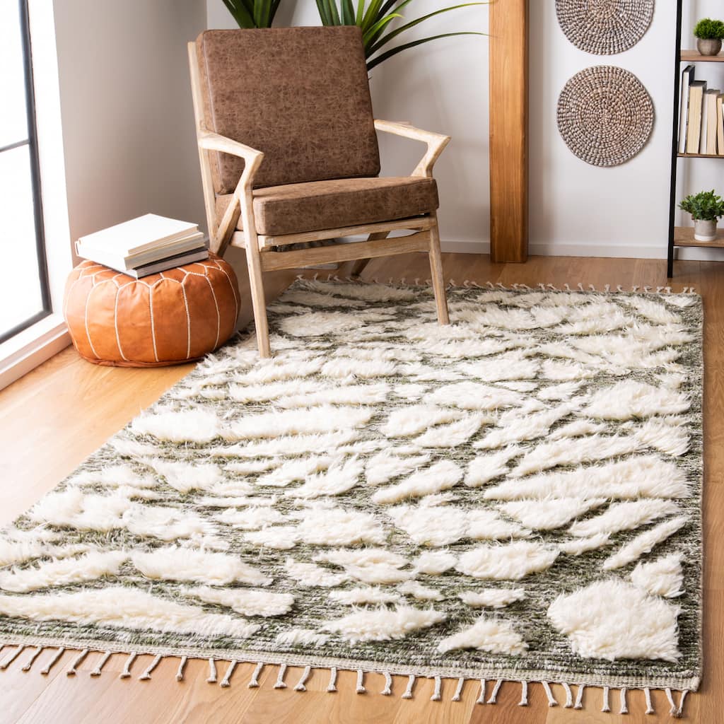 SAFAVIEH Hand-Knotted Manhattan Severine Wool Tassel Rug