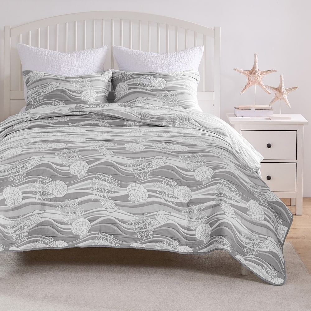 Greenland Home Coastal Paradise Reversible Matelasse Coverlet Set