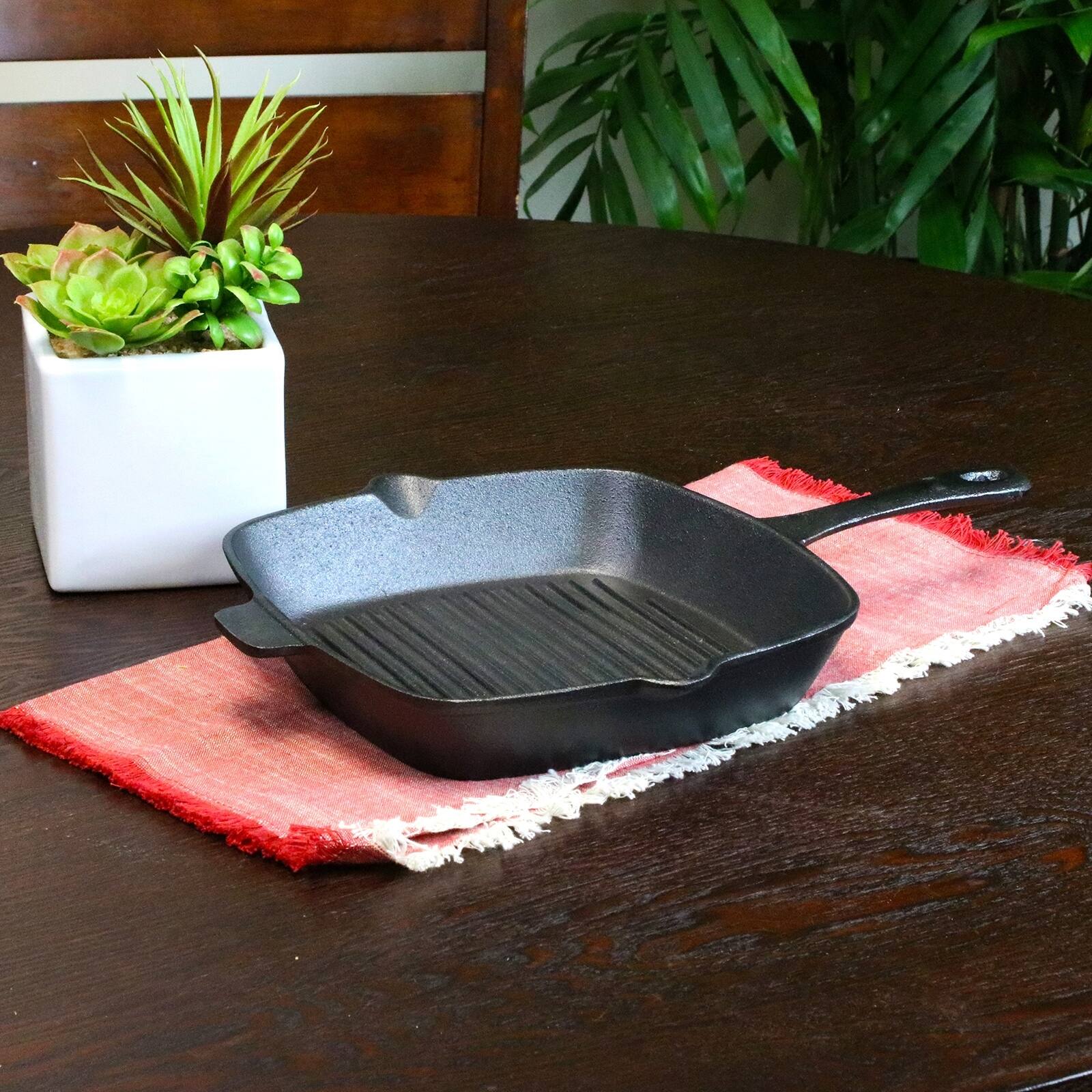 General Store Addlestone 10 inch Square Preseasoned Cast Iron Pan Bed